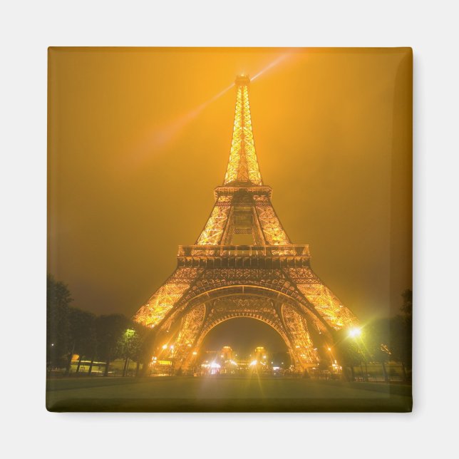Frankrike, Paris. Eiffeltornet upplyst kl 3 Magnet (Framsidan)