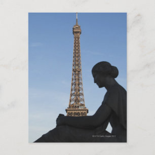 Frankrike, Paris, kvinnans staty framför Vykort