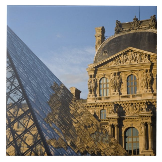 Frankrike, Paris, Louvre Museum och Pyramid Kakelplatta (Framsidan)