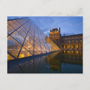 Frankrike, Paris. Louvren i skymningen. Kredit 3 Vykort
