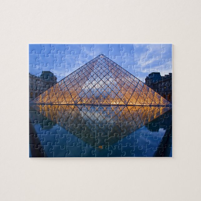 Frankrike, Paris. Louvren vid vriden. Kredit Pussel (Horisontell)