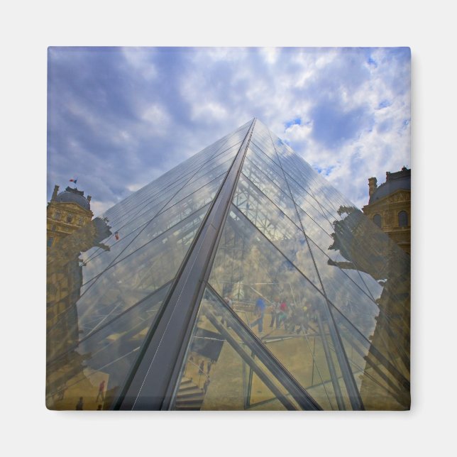 Frankrike, Paris. Moln reflekteras bort från Louvr Magnet (Framsidan)