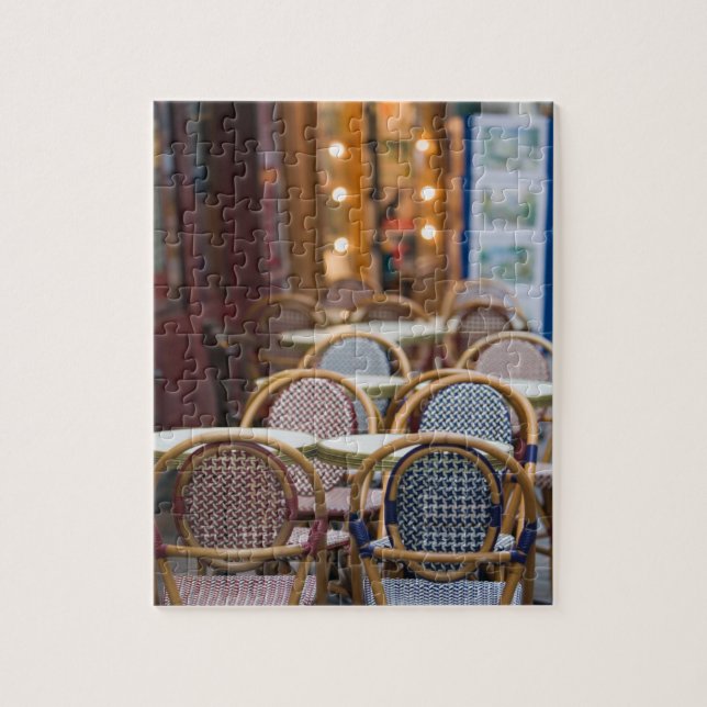 FRANKRIKE, PARIS, Montmartre: Place du Tertre, Caf Pussel (Vertikal)