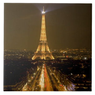 Frankrike, Paris. Nattlig vy av Eiffeltornet Kakelplatta