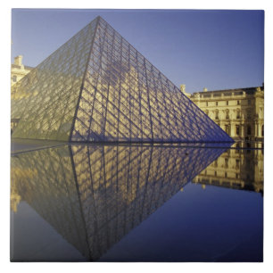 FRANKRIKE, Paris Reflektion, Pyramid. Louvren Kakelplatta