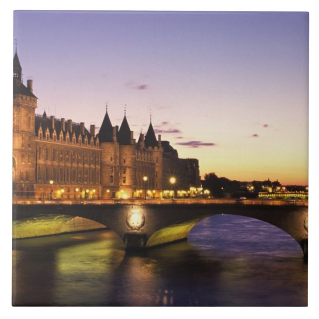 Frankrike, Paris, Seine och Conciergerie vid Kakelplatta (Framsidan)