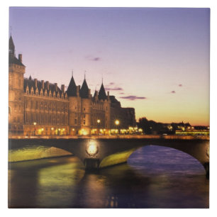 Frankrike, Paris, Seinefloden och Conciergerie vid Kakelplatta