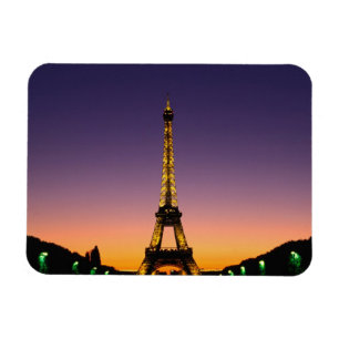 Frankrike, Paris, Tour Eiffel vid solnedgång. Magnet
