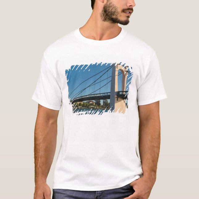 Frankrike, Rhone-Alperna, Condrieu, bro över 2 T-shirt (Framsida)