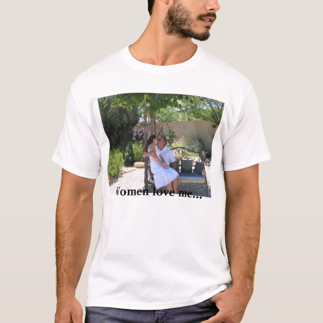 Frankrikeuppsättning 2 040, kvinnor älskar mig… t shirt (Framsida)