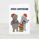 Fransk Animal Friends Joyeux Anniversaire Birthday Kort<br><div class="desc">Det här födelsedagskortet visar tecknad stil på en björn, en kanin och en pudel. De söta djuren är klädda i stil blå och vita strippiga skjortor i Fransk med röda kullar och nekerchiefs. Meddelandet på framsidan lyder "Joyeux Anniversaire" (Grattis på födelsedagen i Fransk) medan meddelandet på det här kortet är...</div>
