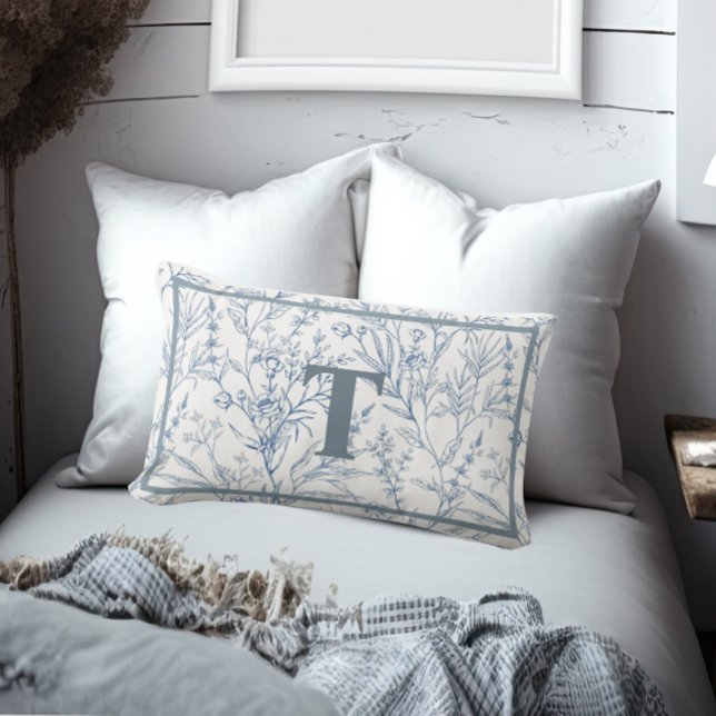 Fransk Blåvit Blommigt Monogram Lumbarkudde (Skapare uppladdad)