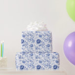 Fransk Blue White Blommigt Toile Möhippa Gift Presentpapper<br><div class="desc">Ett vackert blått och vitt blommönster på den här inslagna pappra. Perfekt för födelsedags,  babyskor,  Möhippor och Bröllop.</div>