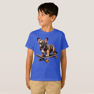 Fransk Bulldog på ett skateboard T Shirt