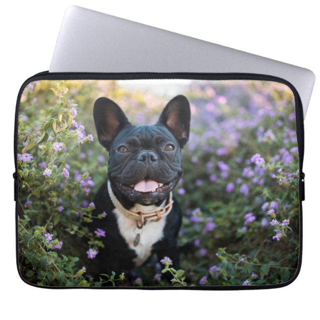 Fransk Bulldog Stands i Flowers Laptop Fodral (Framsidan)