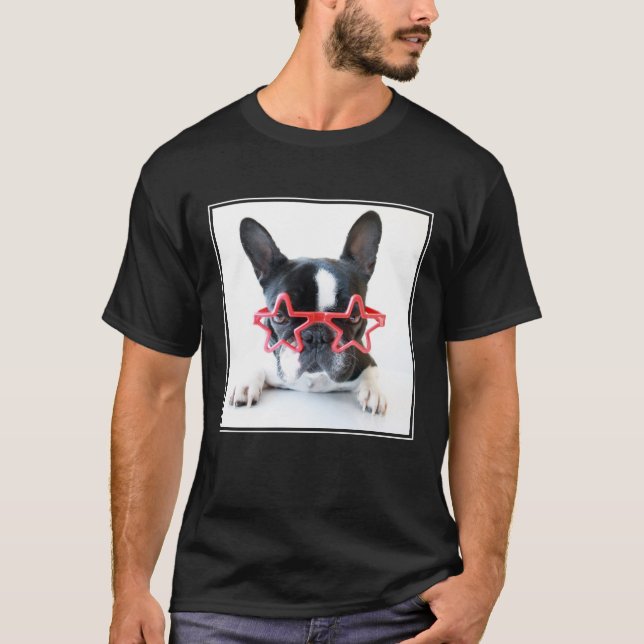 Fransk bulldogg med röda stjärnaexponeringsglas tee shirt (Framsida)