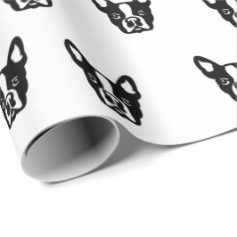 Fransk bulldogg som slår in papper presentpapper
