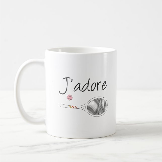 Fransk Chic J'adore Tennis Player Design Kaffemugg (Vänster)