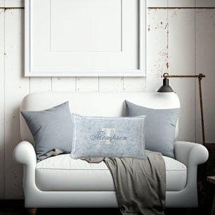 Fransk Cottage Dusty Blue Blommigt Monogram Lumbarkudde