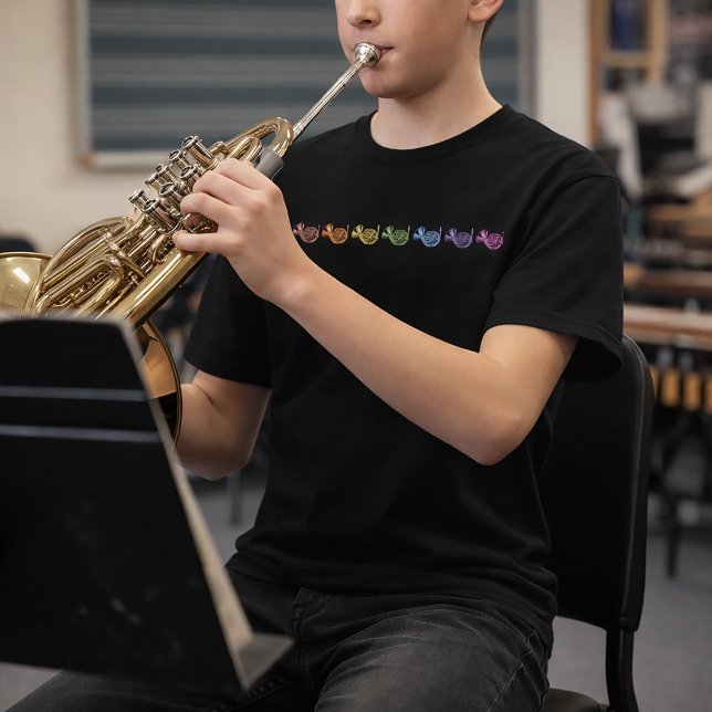 Fransk Hörnpalett T Shirt (A tshirt with a lineup of rainbow french horns.)