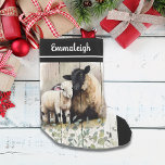 Fransk Land Botaniskt svampfår Liten Julstrumpa<br><div class="desc">Cute,  Suffolk ewe och hennes barn bakom botaniska eukalyptus greenery. Jordbrukshus land,  vintage,  segrare,  skyltskylt på en sliten,  vit bakgrund av träskivor. Perfekt för ett rustiskt bondhus eller en fransk land julvibe.</div>
