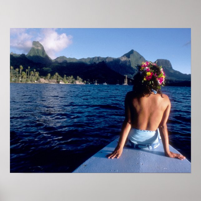 Franska Polynesien, Moorea. Kvinna njuter av utsik Poster (Framsidan)