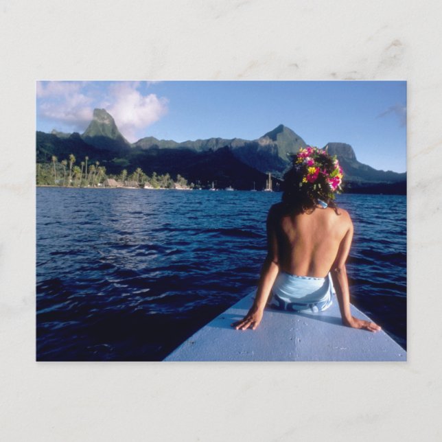 Franska Polynesien, Moorea. Kvinna njuter av utsik Vykort (Framsida)