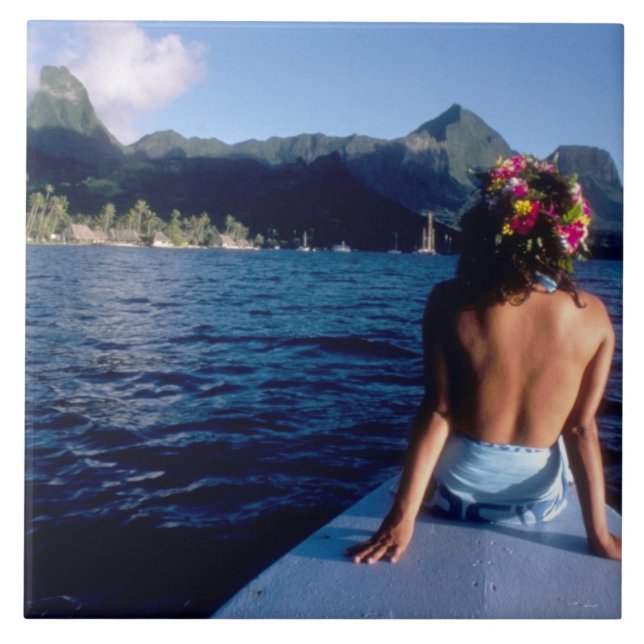 Franska Polynesien, Moorea. Kvinna som njuter av u Kakelplatta (Framsidan)