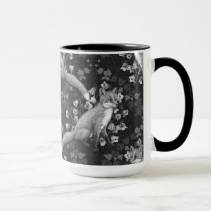 Fräv, klockblommor och vivel, monokrom, silver mugg