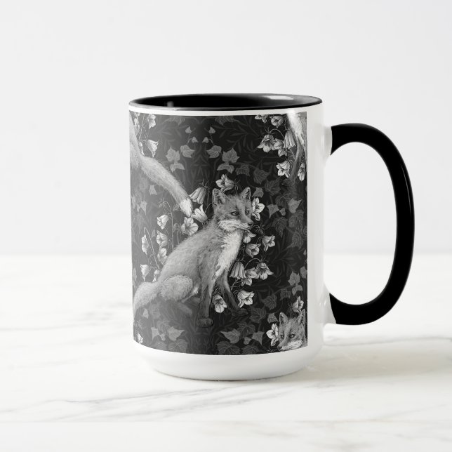 Fräv, klockblommor och vivel, monokrom, silver mugg (Höger)