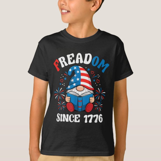 Freadom Gnome Patriotisk Bok 4 juli T Shirt (Framsida)