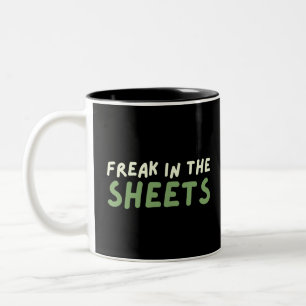 Freak i lakan-kaffe med två ton mugg