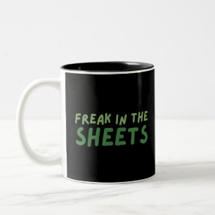 Freak i lakan-kaffe med två ton mugg