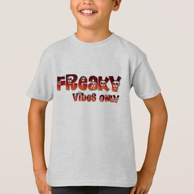 "Freaky Vibes Only"-dgn4 av Maaya Prints, Barn T Shirt (Framsida)