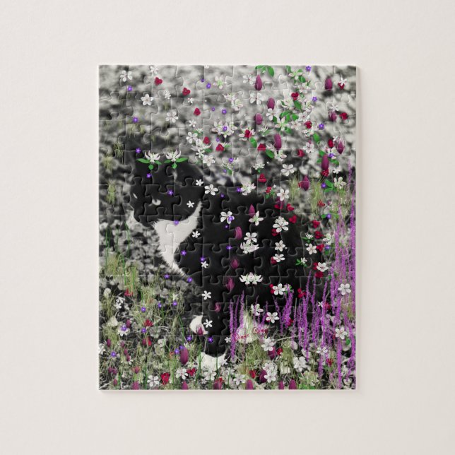 Freckles in Flowers I - Black White Tuxedo Kattung Pussel (Vertikal)