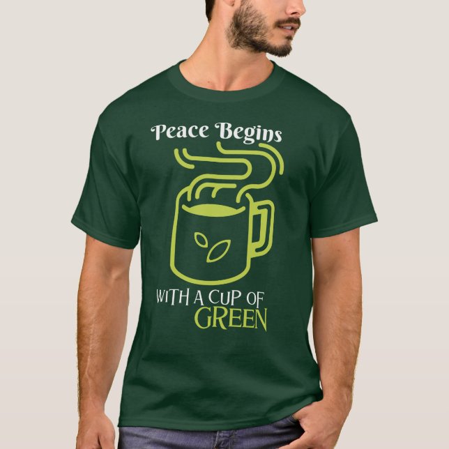 Fred börjar med Kopp i Grönt - Serene Sips. T Shirt (Framsida)