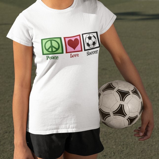 Fred i Kärlek, fotbolls-kvinnors Tee Shirt (Skapare uppladdad)