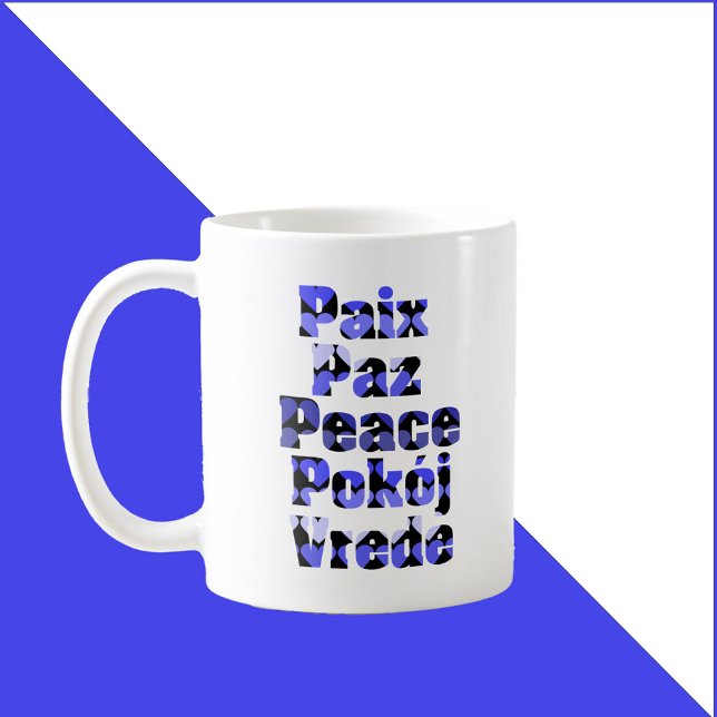 Fred i många språk Hjärtan Blå Kaffemugg (A mug that says peace in French, English, Spanish, Polish and Dutch)