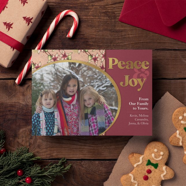 Fred och glädje: Glitter jul i Burgundy Guld Julkort (Peace & Joy: Pink, Burgundy & Gold Glitter Christmas Holiday Photo Card with Poinsettia & Snowflakes)