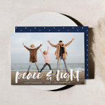 Fred och ljus | Fullt Photo Hanukkah Julkort<br><div class="desc">Moderna Hanukkah-fotokort har din favoritbild med "fred och ljus" överlagrad i vit,  skrift,  penseltypografi,  med namn och året under.</div>