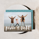 Fred och ljus | Fullt Photo Hanukkah Julkort<br><div class="desc">Moderna Hanukkah-fotokort har din favoritbild med "fred och ljus" överlagrad i vit,  skrift,  penseltypografi,  med namn och året under.</div>