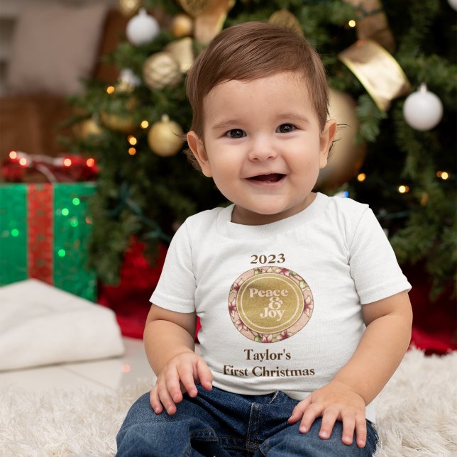 Fred och lycka Rosa Guld Baby Första jul T Shirt (Peace & Joy Pink Gold Baby First Christmas Baby T-Shirt with dark-colored text for light shirts.)