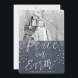 Fred på Earth Blue och Silver Watercolor Photo Julkort<br><div class="desc">Fred på Earth Blue och Silver Watercolor jul Black and White Photo Card. Bild och namn kan bytas ut mot indigo och silver Peace on Earth Watercolor-julkort.</div>