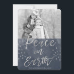 Fred på Earth Blue och Silver Watercolor Photo Julkort<br><div class="desc">Fred på Earth Blue och Silver Watercolor jul Black and White Photo Card. Bild och namn kan bytas ut mot indigo och silver Peace on Earth Watercolor-julkort.</div>