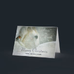 Fred på Earth White Horse i Winter Kort<br><div class="desc">Julkort med ett serenfoto med en vacker vit häst med en liten fågel som vilar på hans nacke. En magisk vintersnöfall ge ger bilden en underbar mystisk kvalitet. Texten på framsidan säger God jul,  och fred på jorden,  med personligen namn. Meddelande på insidan också.</div>