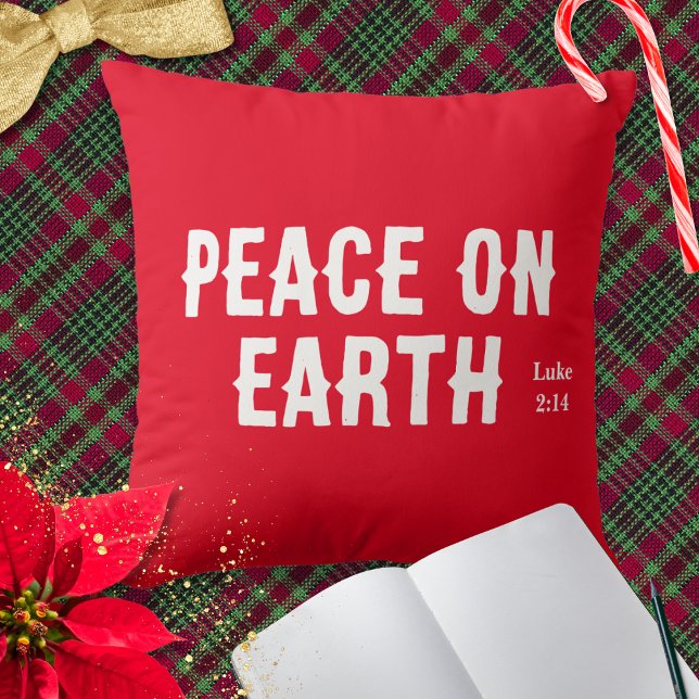Fred på jorden Bible Verse Red Modern jul Kudde (A festive Christmas throw pillow cushion with 'Peace on Earth' words, in white on red)
