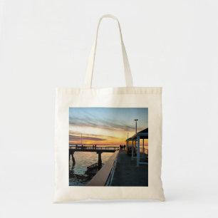 Fredag Nattsolnedgången vid Edmonds Pier Tygkasse