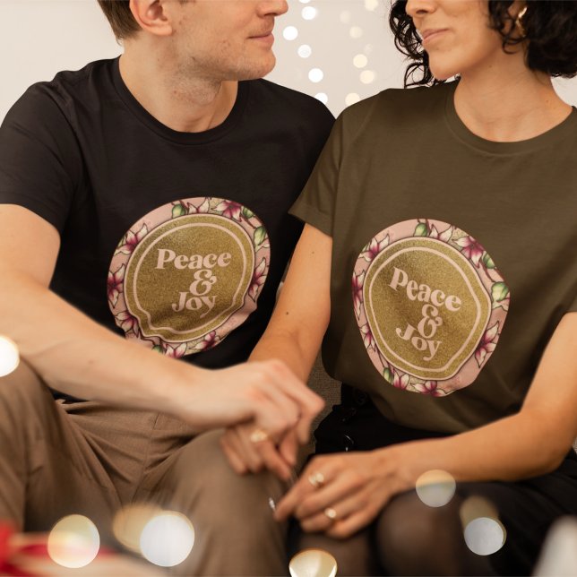 Freden och glädjen Rosa och Guld jul T Shirt (Peace and Joy Pink and Gold Christmas Dark-Colored T-Shirts.)