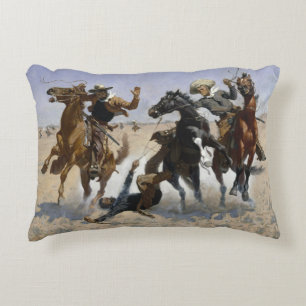 Frederic Remington - Att hjälpa en kamrat Prydnadskudde