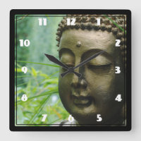 Fredlig Buddha-staty i en Grönt av läder